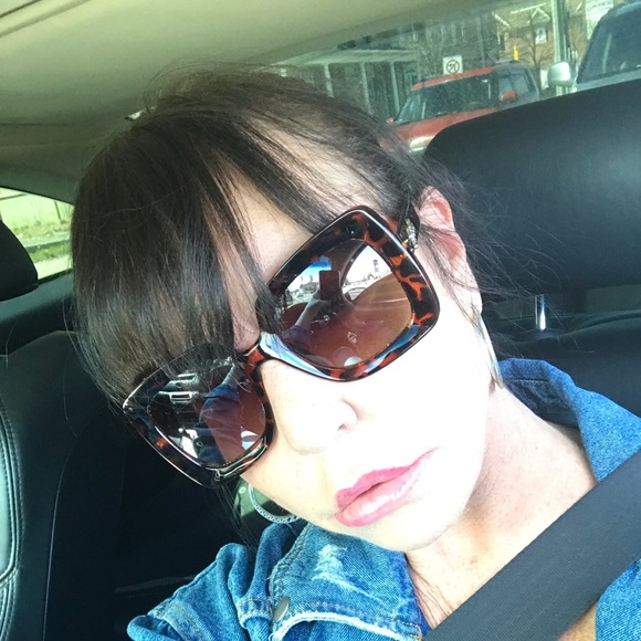 Meet your Posher, Kim - Picture 1 of 1